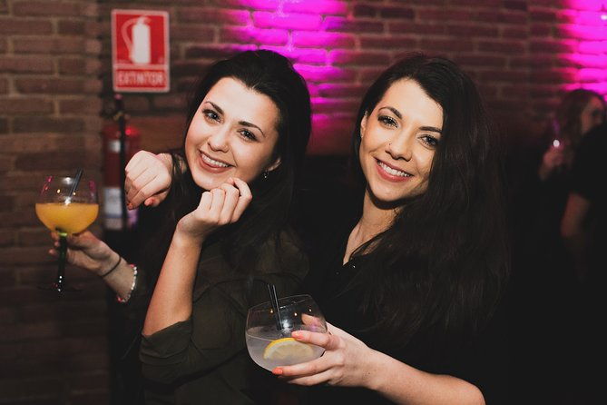 bar-crawl-in-barcelona-with-spanish-wines-vermut-cold-beer-and-tapas