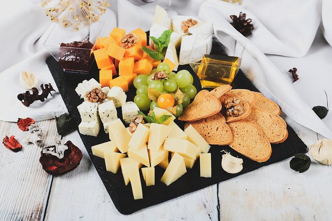 bar-crawl-in-barcelona-with-spanish-wines-vermut-cold-beer-and-tapas