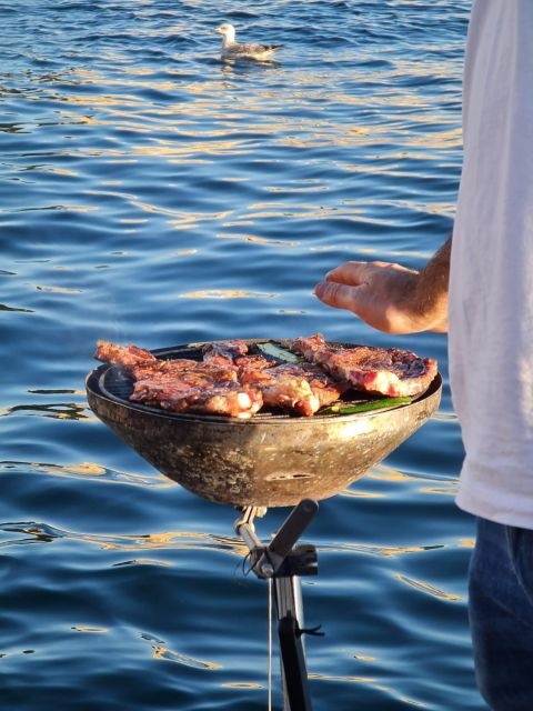 barbecue-on-boat-meat-option-napoli-seaview