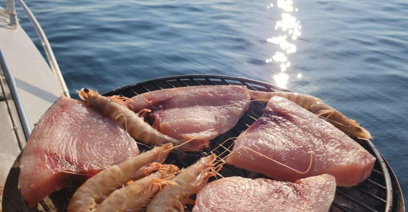 barbecue-on-boat-seafood-option-napoli-seaview