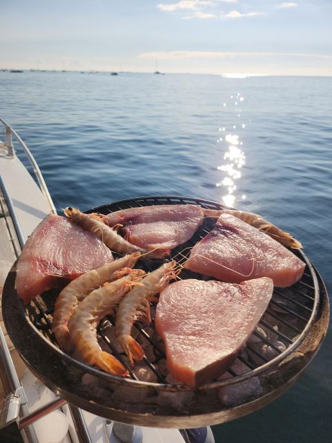 barbecue-on-boat-seafood-option-napoli-seaview