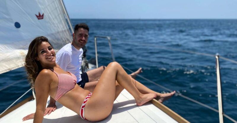 barcelona-1-hour-scenic-sailboat-tour-with-snacks-and-drinks