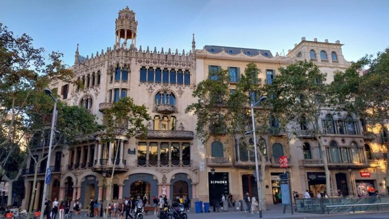 barcelona-101-walking-tour-all-highlights-in-one-day