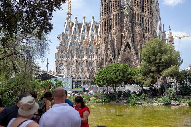 barcelona-15-best-sights-with-local-guide-on-bike-e-bike