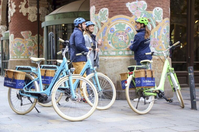 barcelona-2-5-hour-bike-or-e-bike-historical-tour