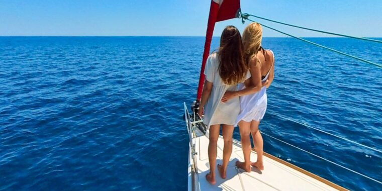 barcelona-2-hour-sailboat-tour-with-paddle-boarding