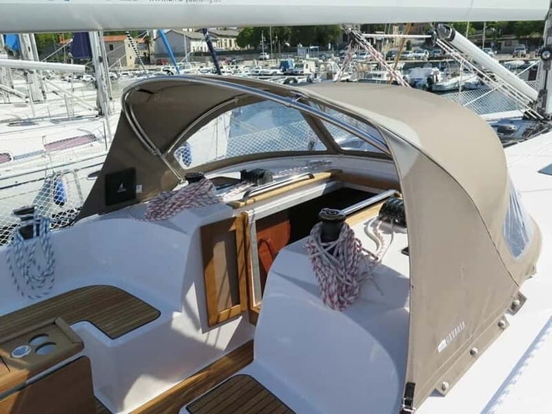 Barcelona: 2-hour sailing boat cruise at noon or sunset. - Key Points