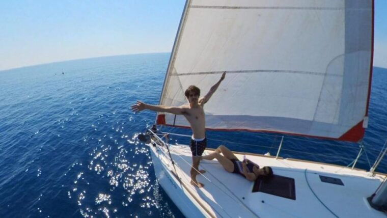 barcelona-2-hour-sunset-sailboat-trip