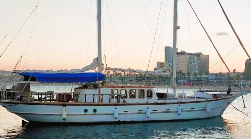 barcelona-2h-luxurious-sailing-cruise-with-open-bar
