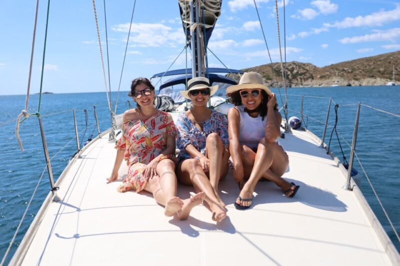 Barcelona 2h private sailing tour for 11 with local Skipper - Ideal for Who?