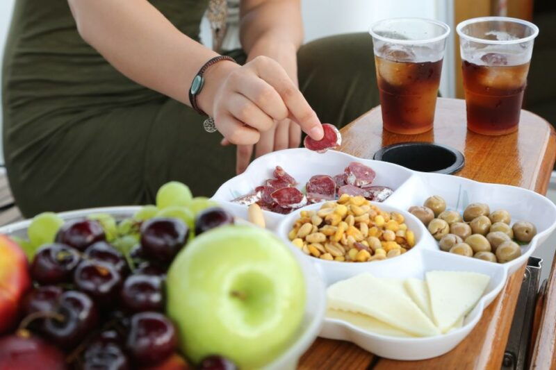 barcelona-3-hour-private-sunset-sailing-experience