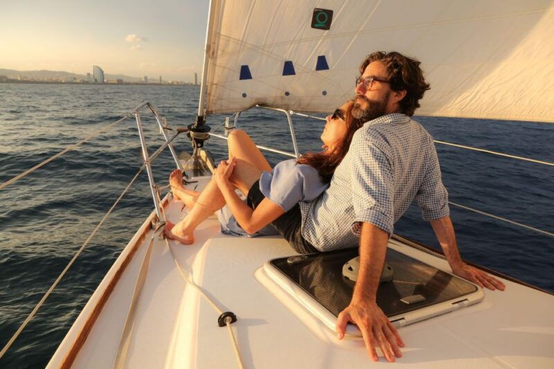 barcelona-3-hour-private-sunset-sailing-experience