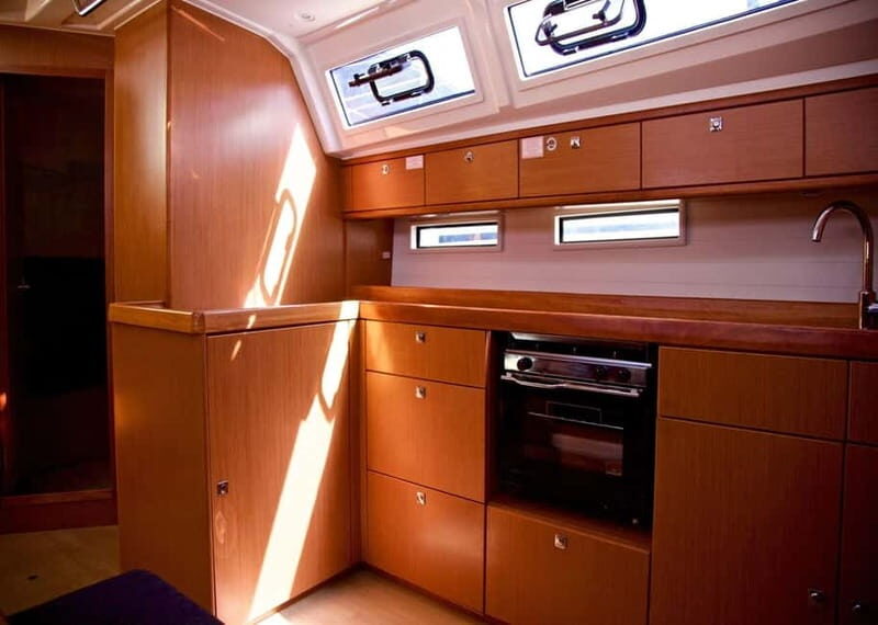 Barcelona: 8-hour sailing cruise during the day. - The Return and Additional Details