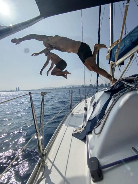 barcelona-badalona-sailboat-tour-snacks-drinks-swimming