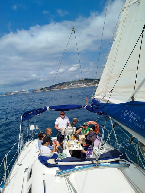 barcelona-badalona-sailboat-tour-snacks-drinks-swimming