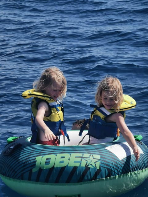 barcelona-badalona-sailboat-tour-snacks-drinks-swimming