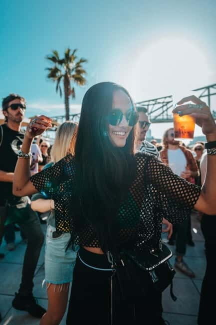 Barcelona: Beach Club Pool Party with DJ - Key Points