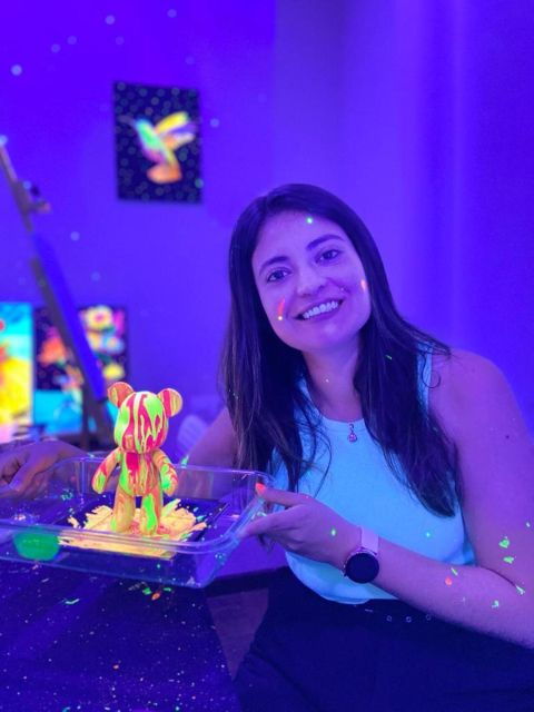 barcelona-bear-brick-fluorescent-painting-wine-and-art