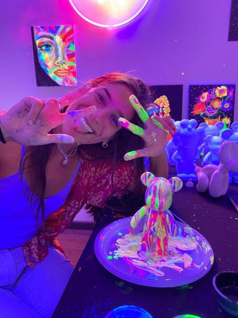 barcelona-bear-brick-fluorescent-painting-wine-and-art