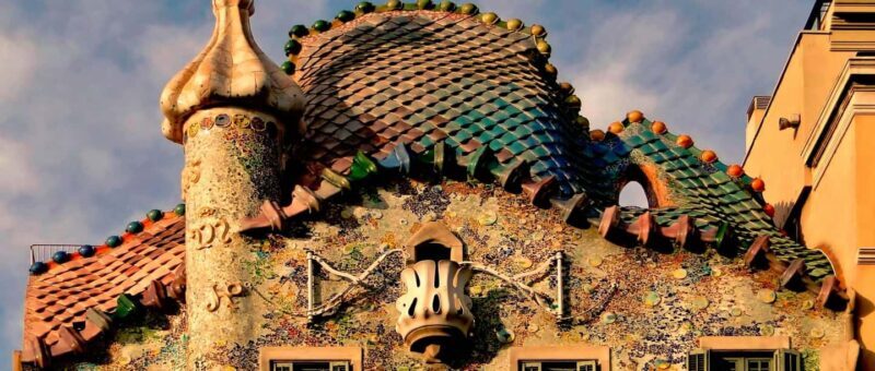 Barcelona Beyond Gaudí: Modernism, Rooftops, and Hidden Gems - Introduction to the Tour Experience