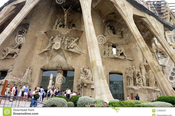 barcelona-bike-tour-sagrada-familia-olympic-port-city-sights