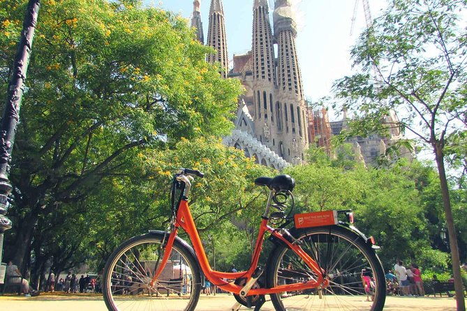 barcelona-bike-tour-sagrada-familia-olympic-port-city-sights