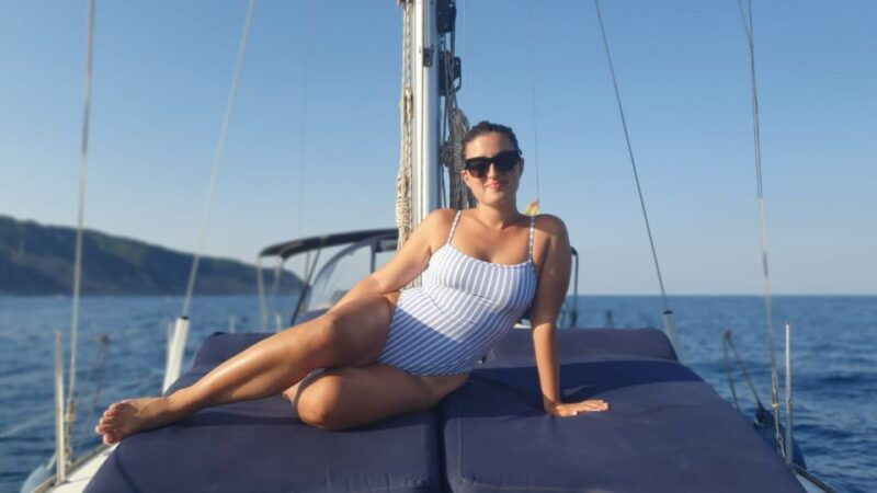 barcelona-boat-trip-with-cava-in-amazing-sailboat