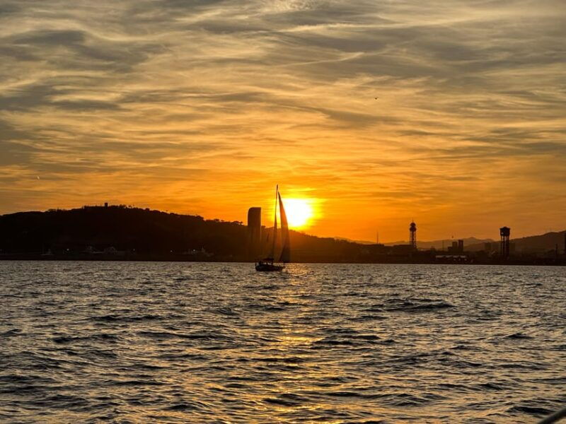barcelona-boat-trip-with-champagne