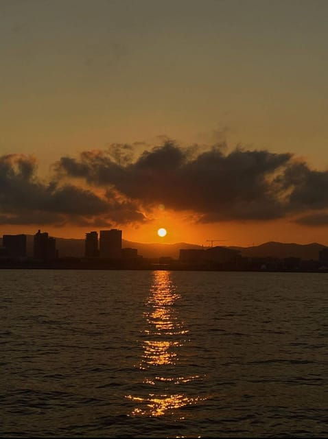 barcelona-boat-trip-with-champagne