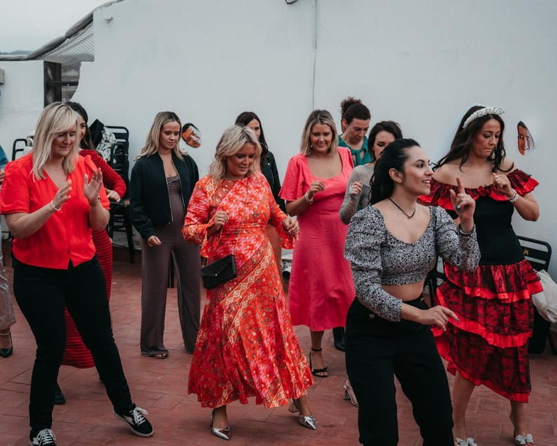 barcelona-bottomless-sangria-salsa-dancing