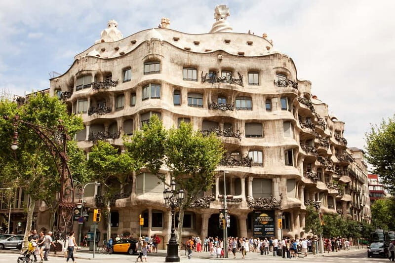 Barcelona Card: 25+ Museums and Free Public Transportation - Key Points