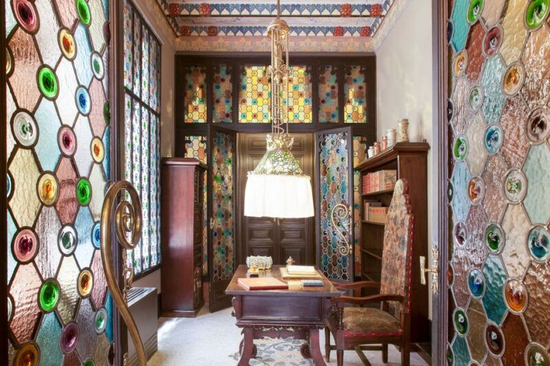 barcelona-casa-amatller-guided-visit-with-chocolate-gift