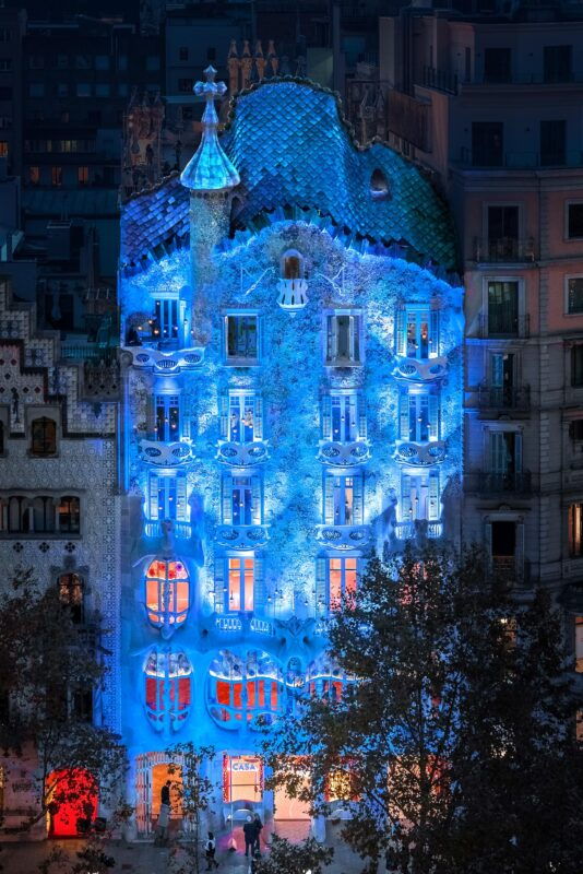 barcelona-casa-batllo-a-winter-night-experience