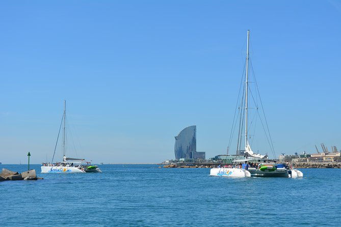 barcelona-catamaran-party-tour-for-young-people