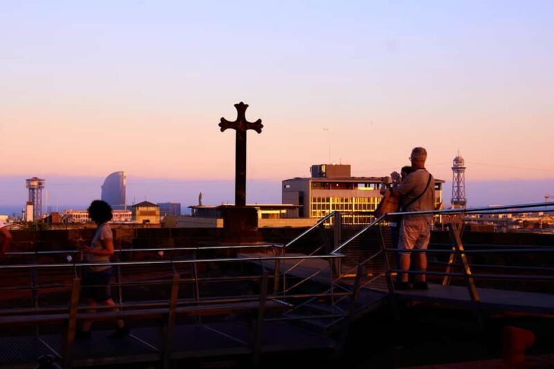 Barcelona Cathedral Early Access Tour with Breakfast - Key Points