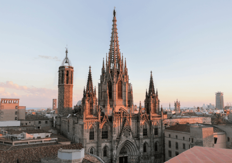 barcelona-cathedral-sunrise-tour-traditional-breakfast