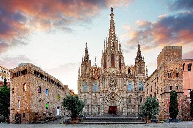barcelona-cathedral-ticket-guided-tour-terrace-vr-experience
