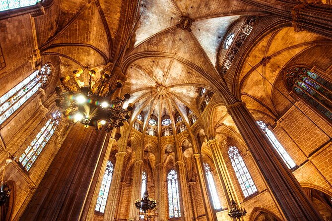 barcelona-cathedral-ticket-guided-tour-terrace-vr-experience