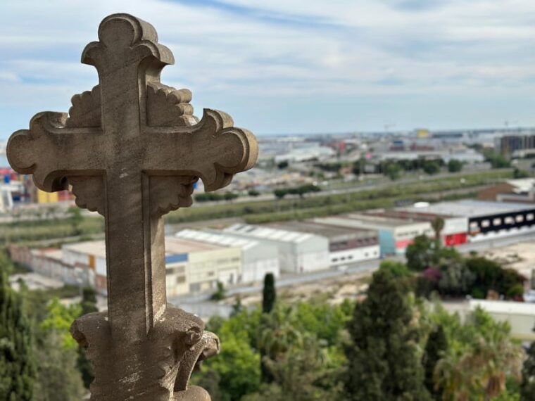 barcelona-cemetery-tour-gothic-graves-local-history