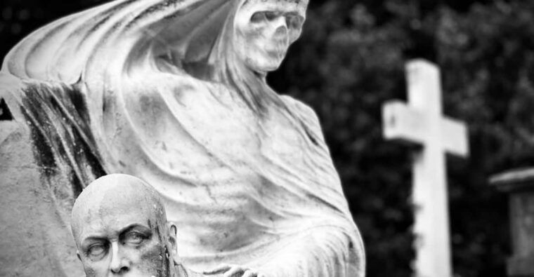 barcelona-cemetery-tour-gothic-graves-local-history