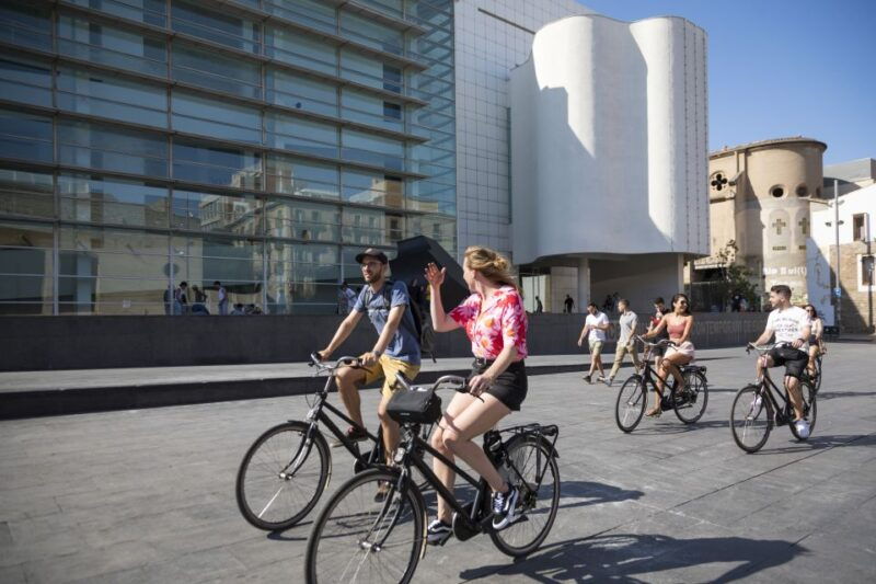 barcelona-city-highlights-and-architecture-guided-bike-tour