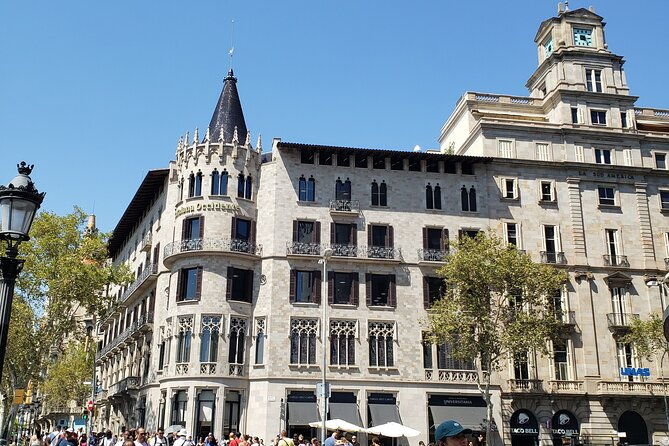 barcelona-city-highlights-bike-tour-with-e-bike-option