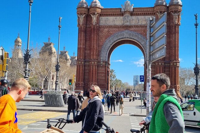 barcelona-city-highlights-bike-tour-with-e-bike-option