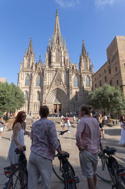 barcelona-city-highlights-bike-tour-with-locals