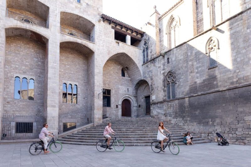 barcelona-city-highlights-bike-tour-with-locals