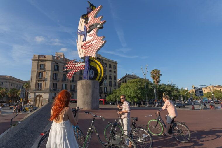 barcelona-city-highlights-bike-tour-with-locals