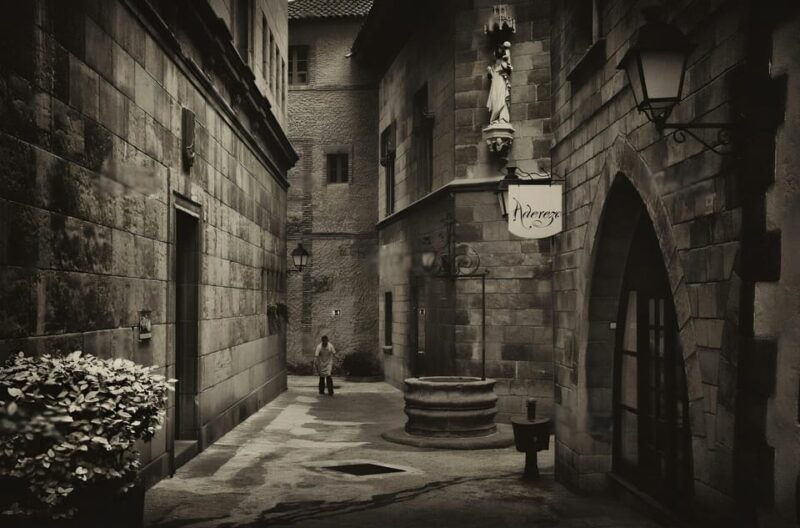 barcelona-city-highlights-evening-walking-tour