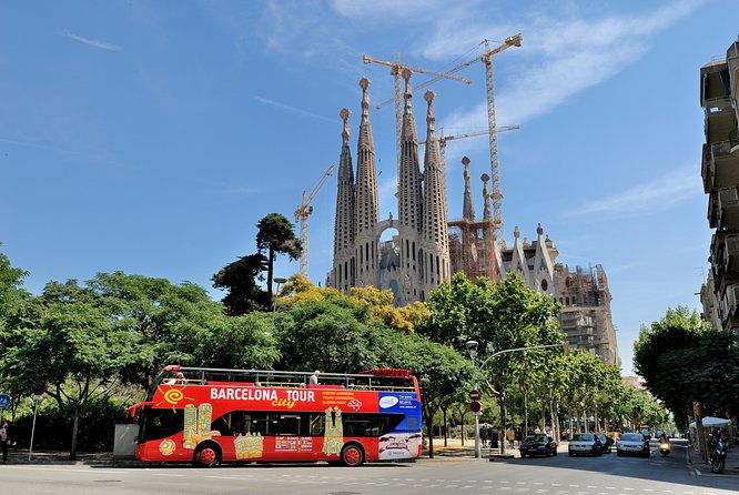 barcelona-city-hop-on-hop-off-and-fc-barcelona-immersive-tour