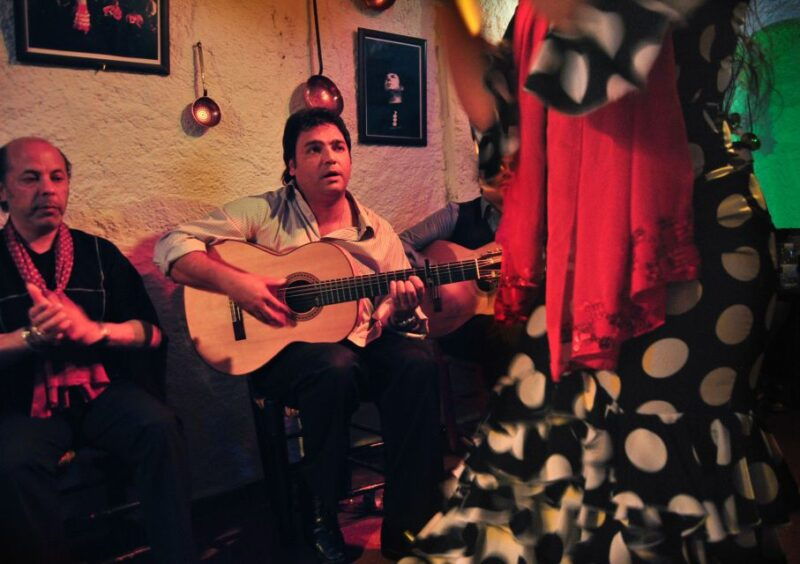 barcelona-city-tour-flamenco-show-with-wine-tapas