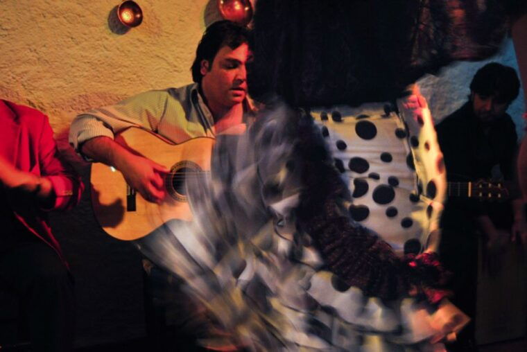 barcelona-city-tour-flamenco-show-with-wine-tapas